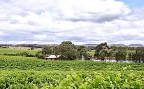 Stonewell Cottages And Vineyards